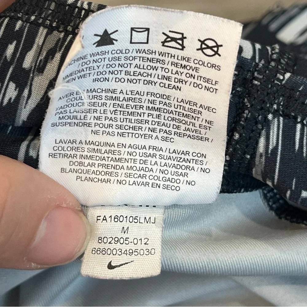 Nike Women’s Power Poly Screen Printed Capri Crop Legging Pant Size Medium Black